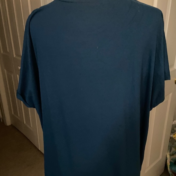 Sheer V-neck Tee with Floral Design - Picture 3 of 3